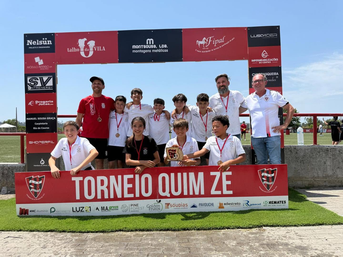 Sub-12 do GDR Boavista vencem o Torneio Quim Zé — GDR Boavista